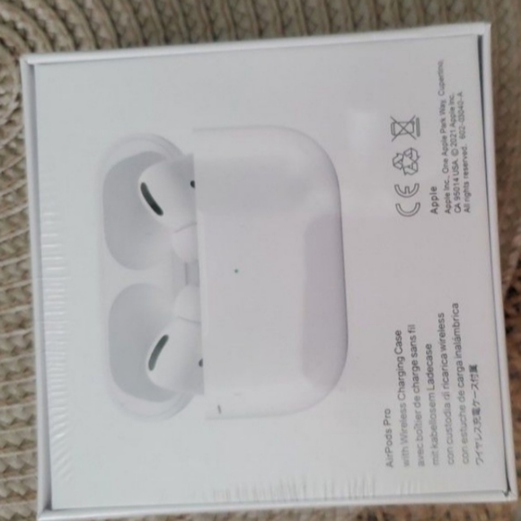 Airpod Pros - Picture 2 of 4